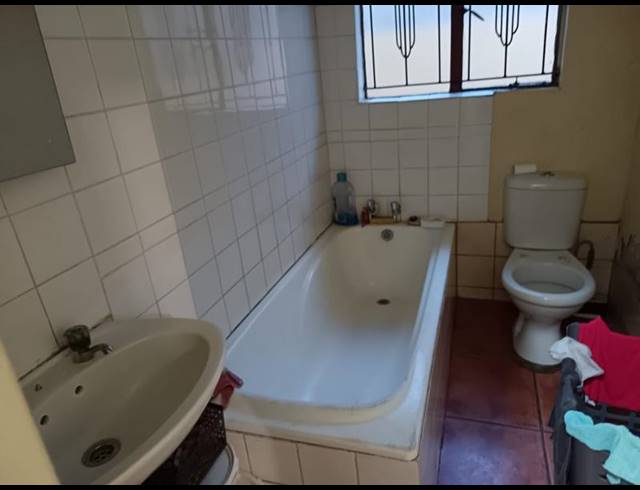 2 BEDROOM PROPERTY TO RENT IN BIRCH ACRES